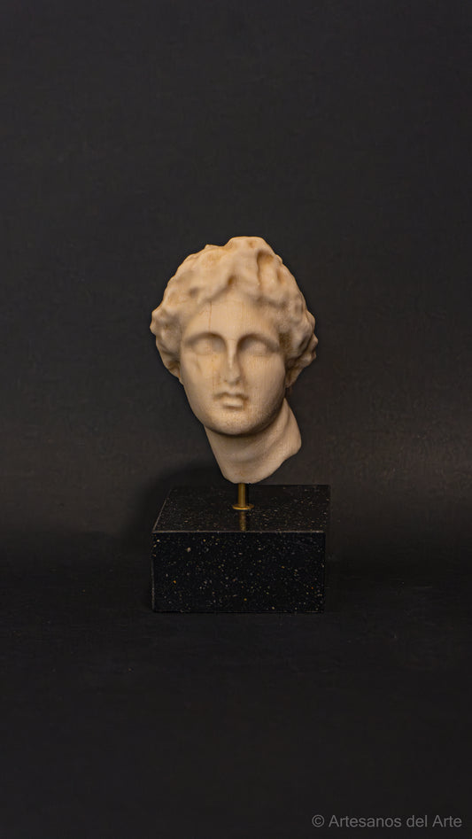 Figura del dios Apolo sobre peana de piedra negra, 12,5 cm de alto