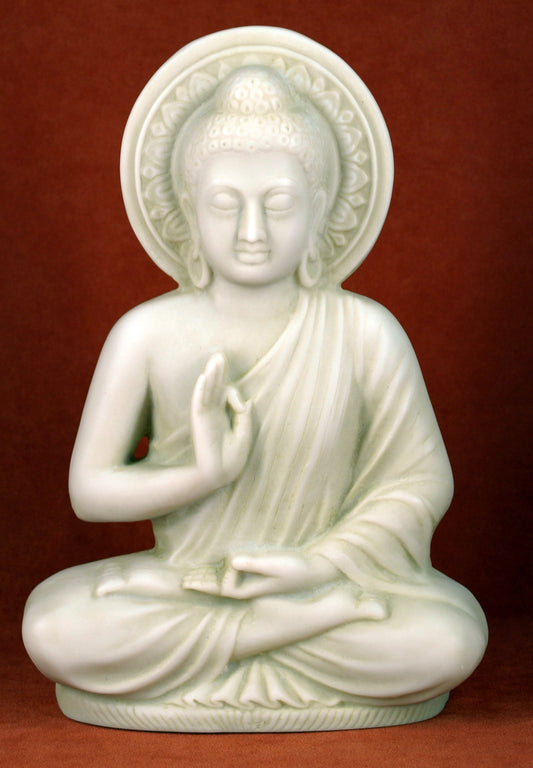 Figura de Buda de reverso plano realizando el vitarka mudra