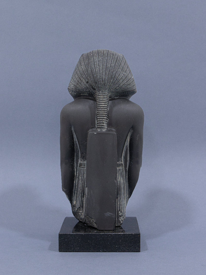 busto egipcio reproducido en resina y mármol. Réplica artesanal del original del Museo del Louvre