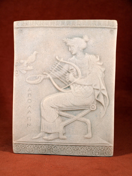 figura apolo con arpa