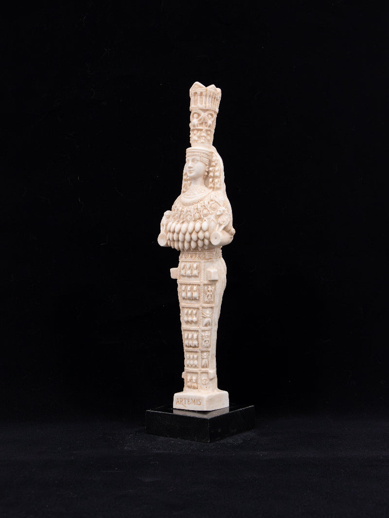 escultura de Artemisa de Éfeso en mármol 