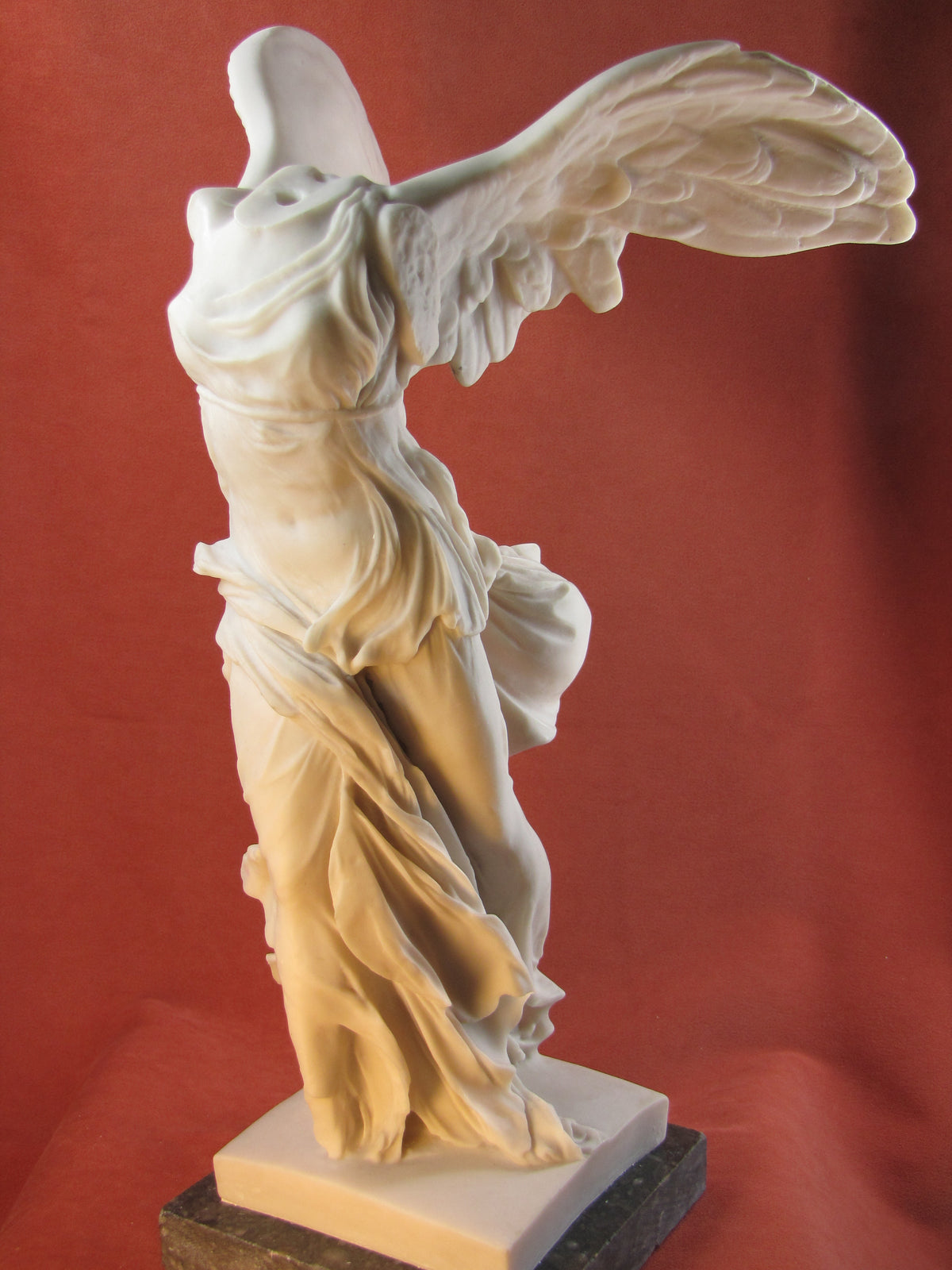 escultura victoria de samotracia NIKE