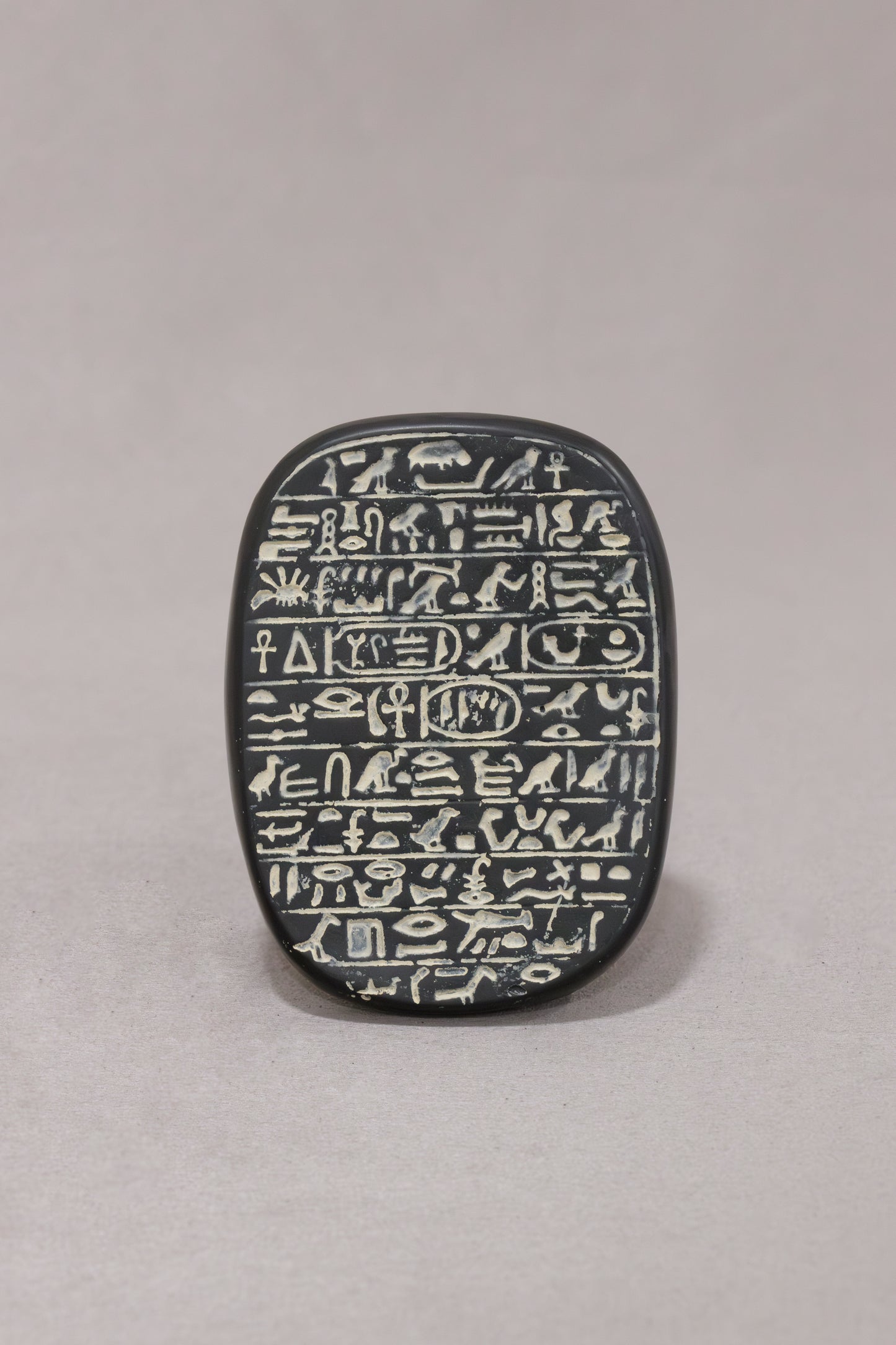 escarabeo conmemorativo del matrimonio de Amenofis III y la reina Tiy