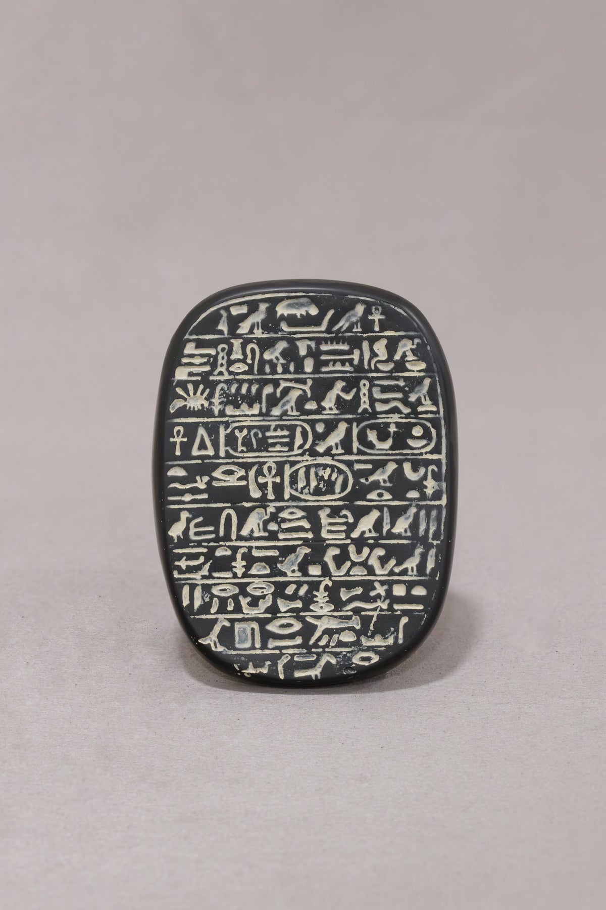 escarabeo conmemorativo del matrimonio de Amenofis III y la reina Tiy