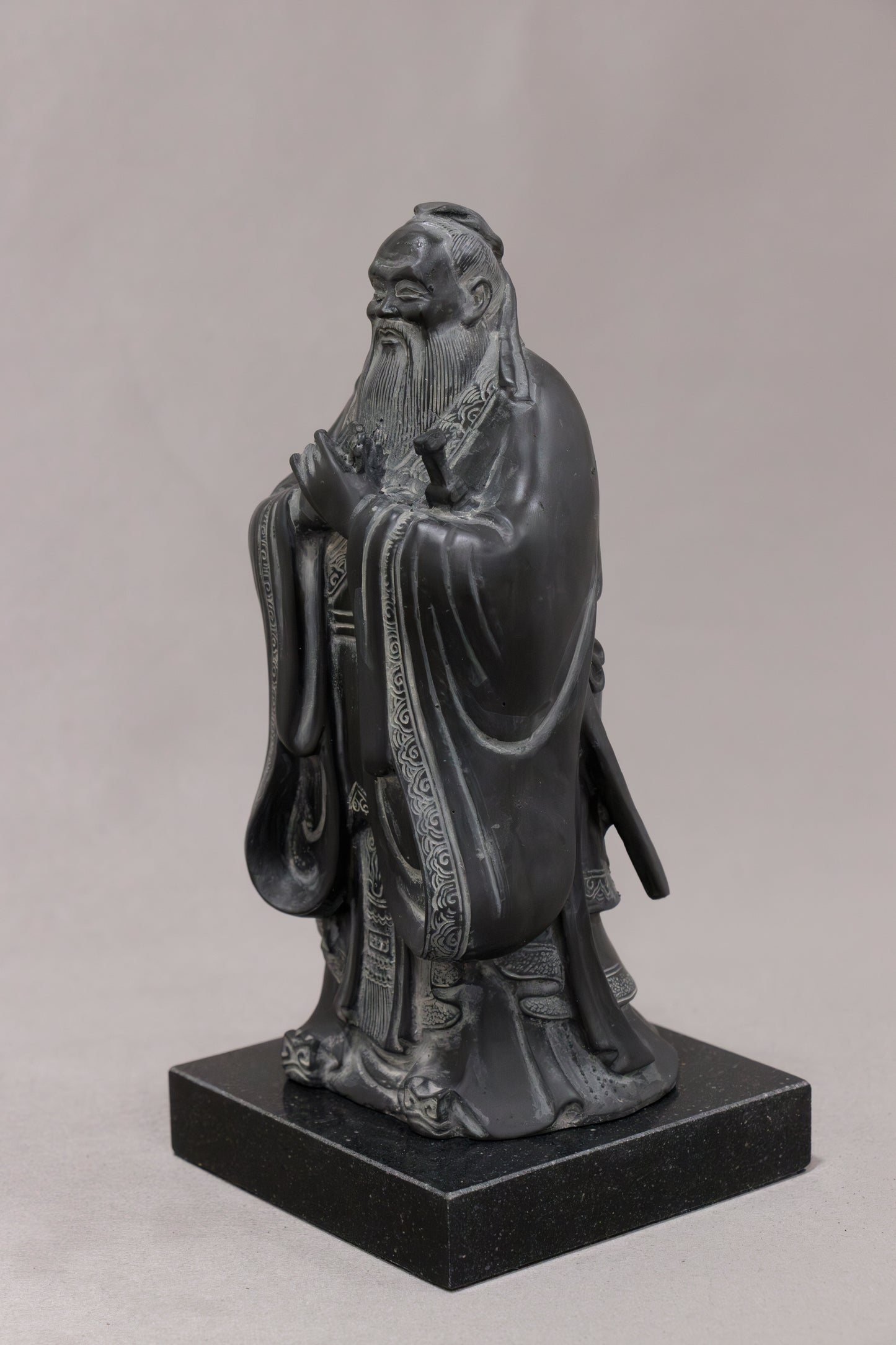 figura confucio marmol