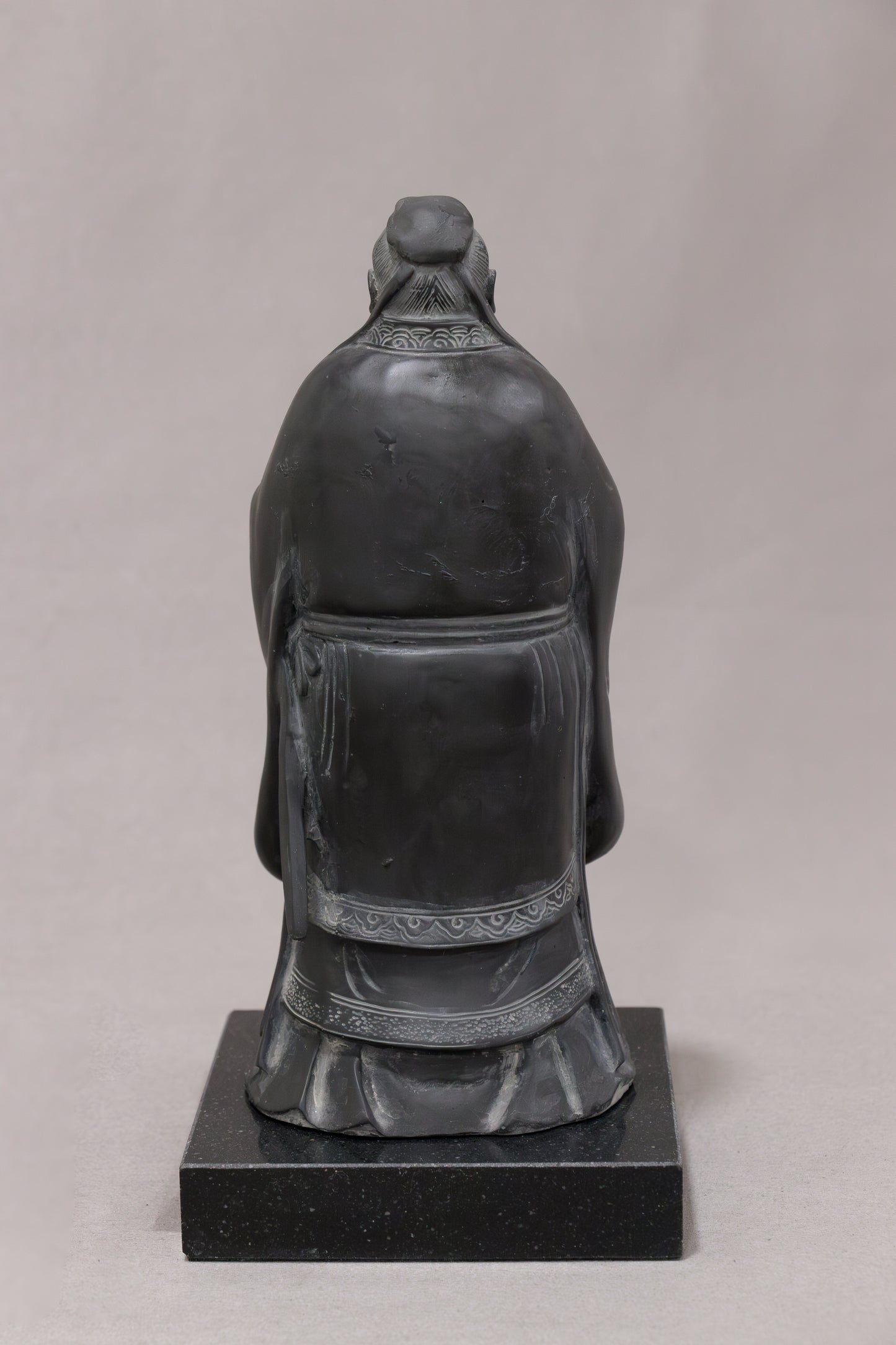 escultura confucio marmol